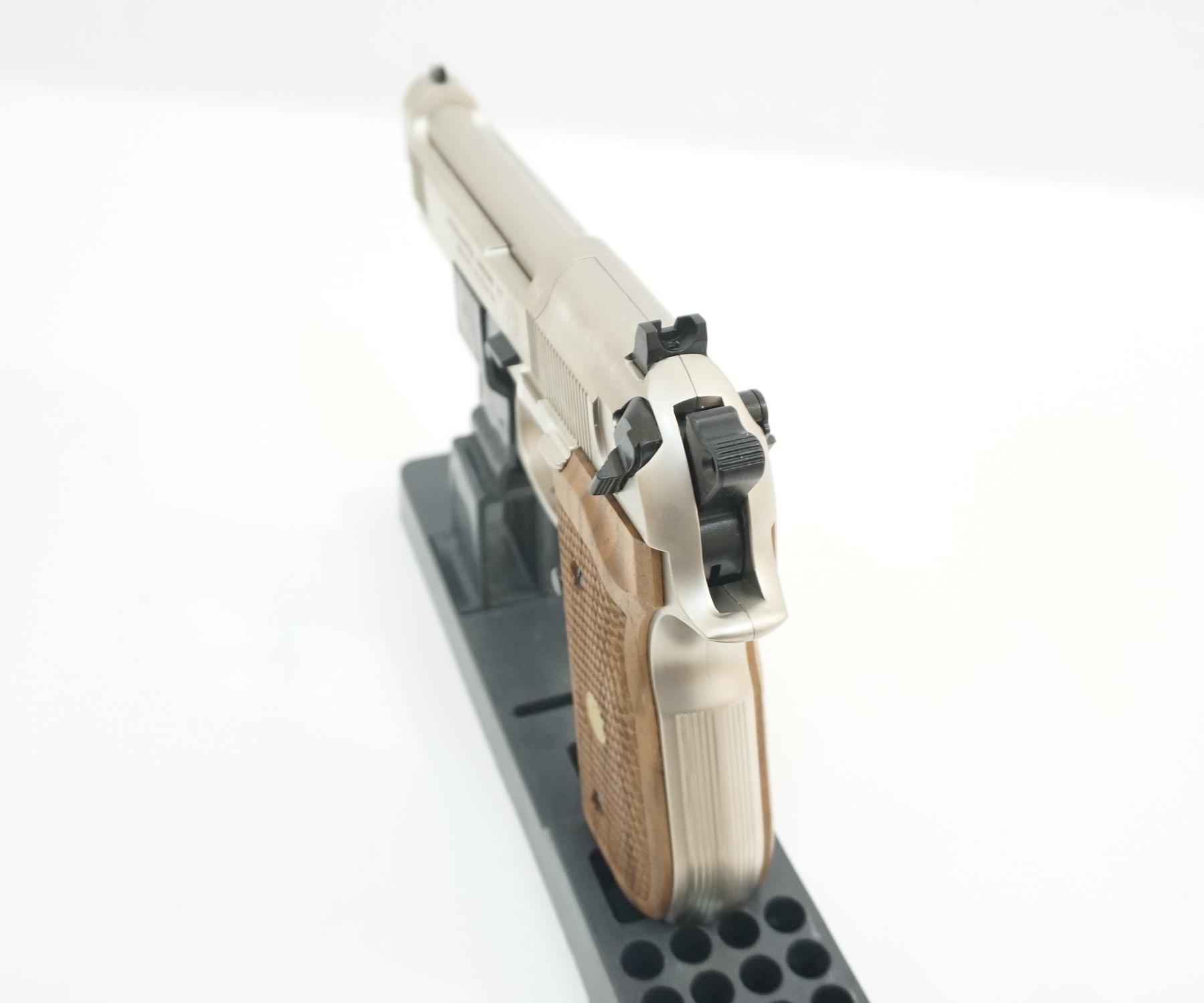 Пневматический пистолет Umarex Beretta M92 FS (никель, дерево), изображение 3