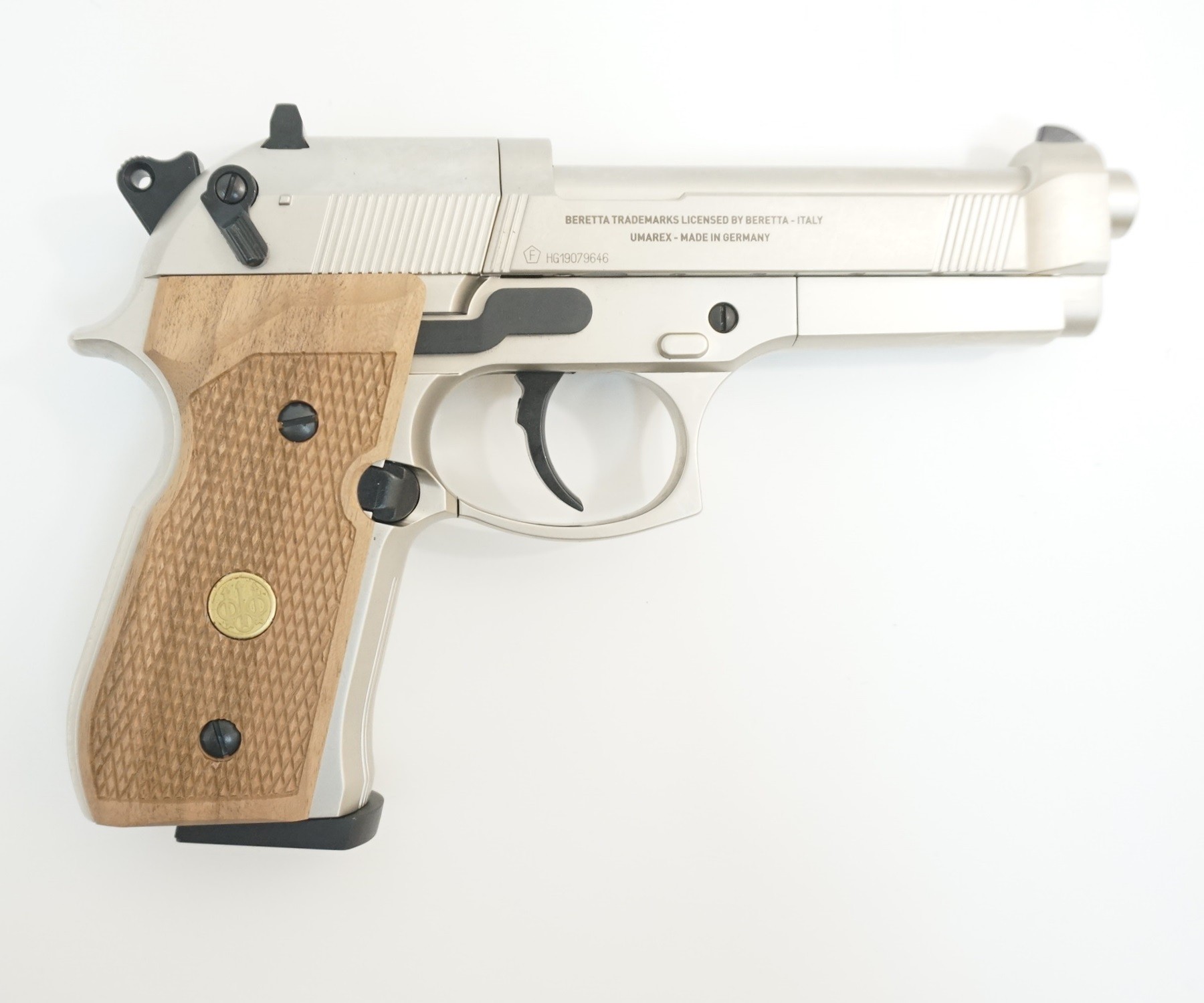 Пневматический пистолет Umarex Beretta M92 FS (никель, дерево), изображение 4